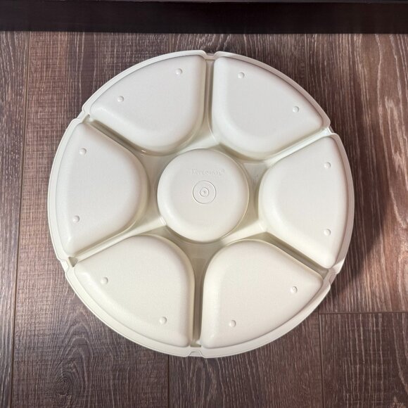 Tupperware Divided Snack and Dip Tray with Bowl - Picture 5 of 16